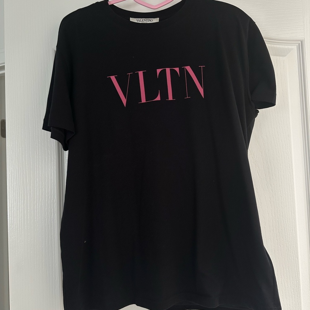 Valentino women’s Black T-Shirt with Pink VLTN Logo new never worn size XS